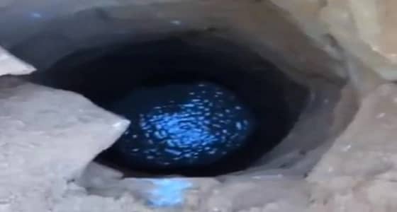 بالفيديو.. لحظة العثور على بئر قديمة بالصدفة