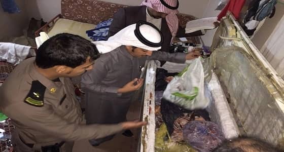 بالصور.. أمن الطرق وبلدية أم خنصر يضبطان مستودع لتخزين المواد الغذائية