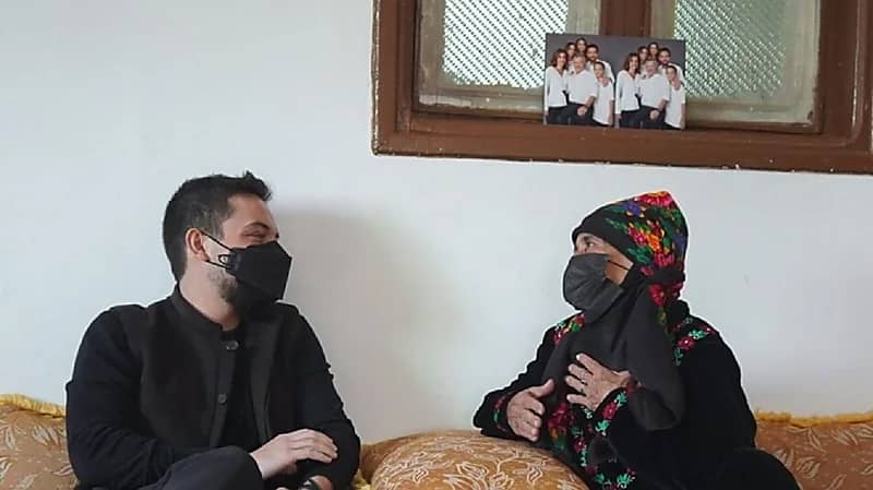 ولي العهد الأردني يلبي دعوة مسنة على الإفطار