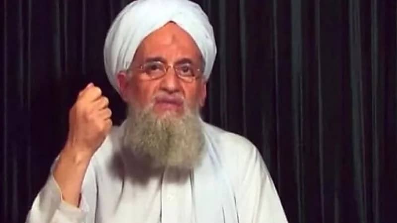 "باحث سياسي" يوضح سبب ارتداء الظواهري الزي الأبيض