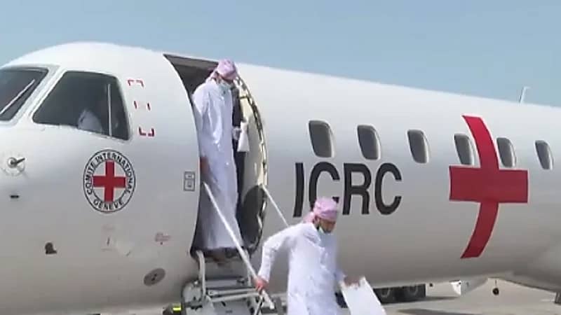 "  التحالف  ": 37 أسيرا تم نقلهم برا وتسليمهم لاعتبارات إنسانية