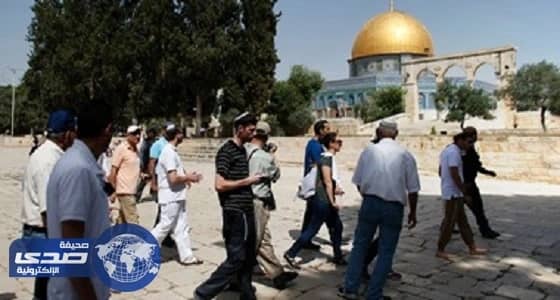 مستوطنون يهود يقتحمون المسجد الأقصى وسط حراسة شرطة الاحتلال