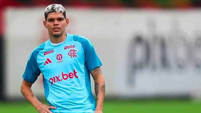 النصر يدرس التعاقد مع لوكاس بطلب من جيسوس