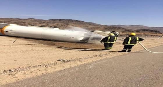 بالصور.. إصابة فلبيني في حادث انقلاب ناقلة غاز بترولي مسال