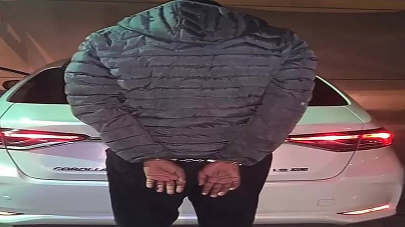 القبض على شخص تباهى بحيازة أسلحة نارية وبإطلاق النار بالرياض