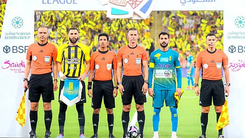 الاتحاد يطلب طاقم تحكيم أجنبي لمباراته أمام الاتفاق