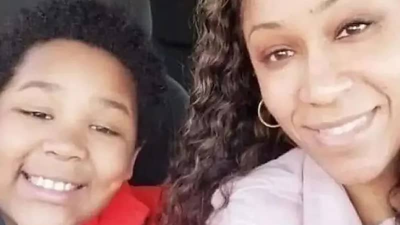 طفل يقتل والدته رميًا بالرصاص لرفضها شراء لعبة له