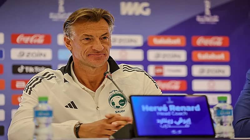 رينارد يُبرر عدم الاستقرار الدفاعي ويثق في عودة الأخضر