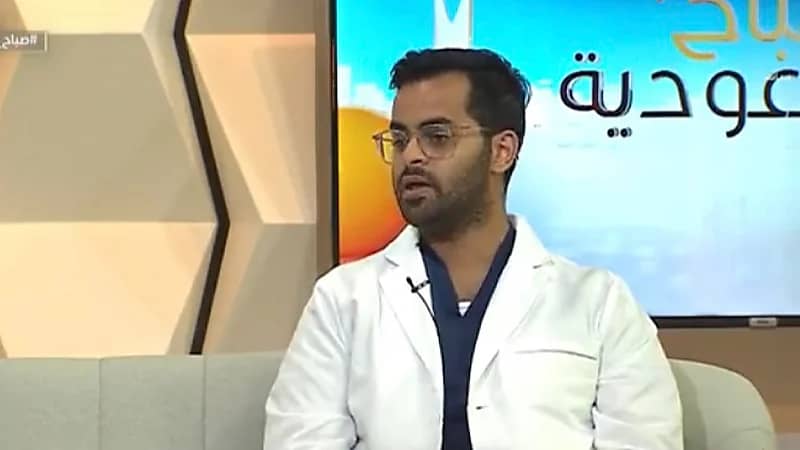 "استشاري" يوضح أسباب حكة فروة الرأس وطرق التعامل معها (فيديو)
