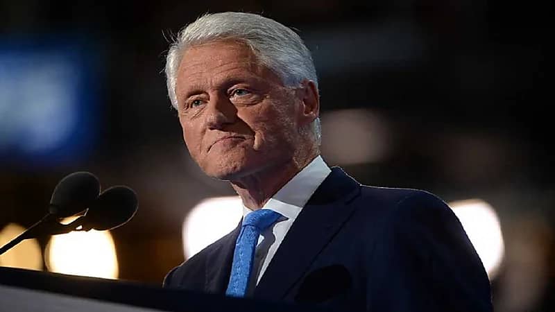 نقل "كلينتون" إلى العناية المركزة