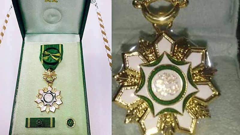 ‎توجيه بسحب الأوسمة ممن يفصل من الخدمة لأسباب تأديبية .. صور