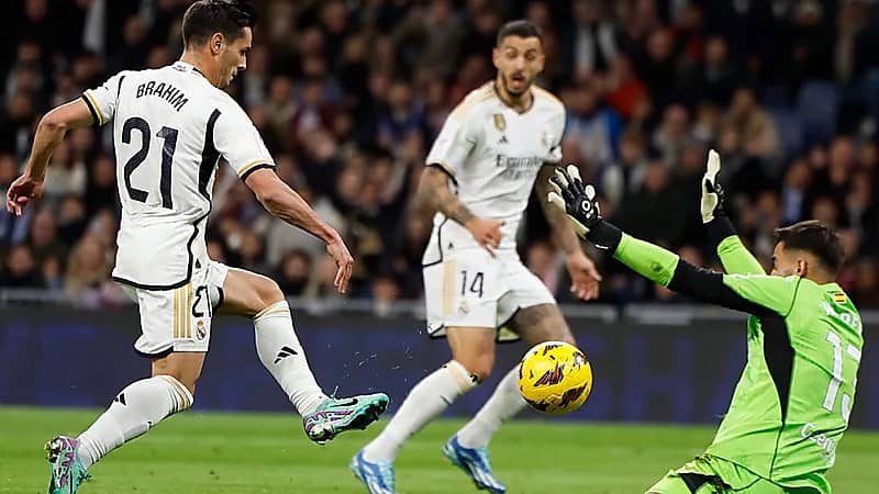 ريال مدريد يتغلب على غرناطة ويستعيد الصدارة