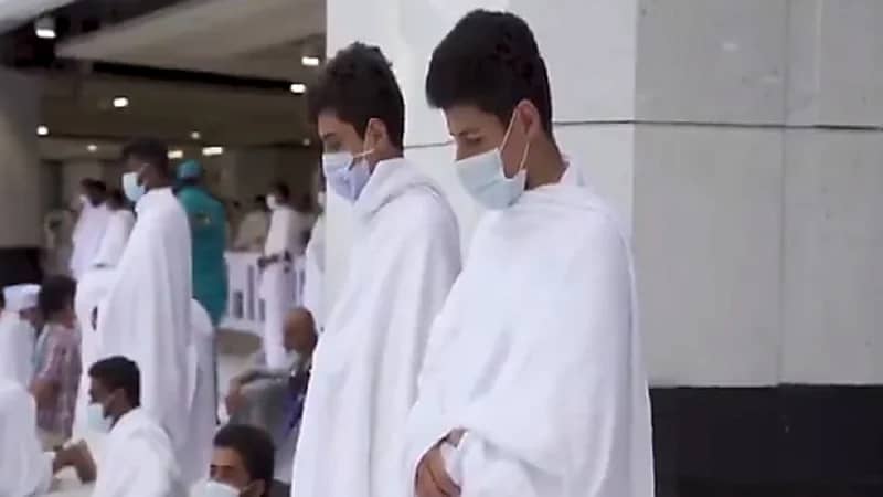 بالفيديو.. الحرم المكي يحتضن المحصنين من الفئة العمرية 12 سنة فأكثر