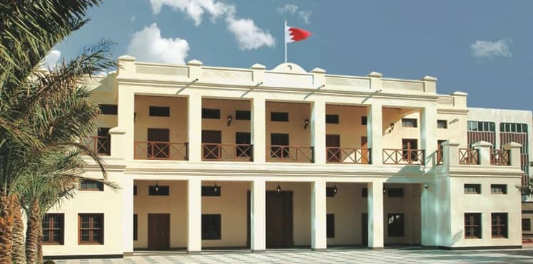 خليجي يستدرج بنغالي لشقته ويفاجئه بتلك الخدعة