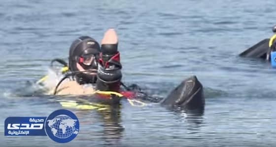 بالفيديو.. روسي يتحدى فقدان يديه وقدميه ويحترف الغوص
