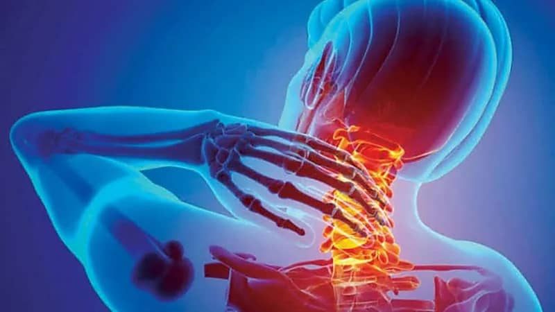 "النمر" يوضح أسباب آلام الرقبة وصداع الرأس الخلفي عند الاستيقاظ