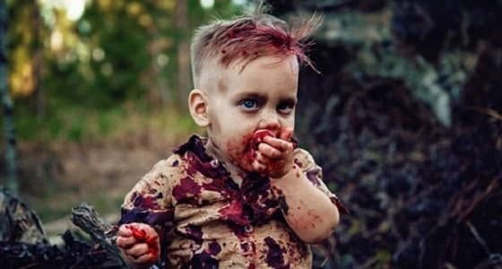 بالصور.. أم تحتفل بعيد ميلاد طفلها على طريقة " الزومبي "