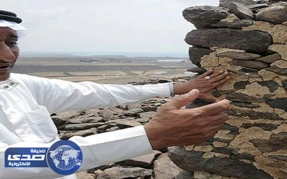 العثور على قطع أثرية نادرة و 14نقش على قطع حجرية في البرك