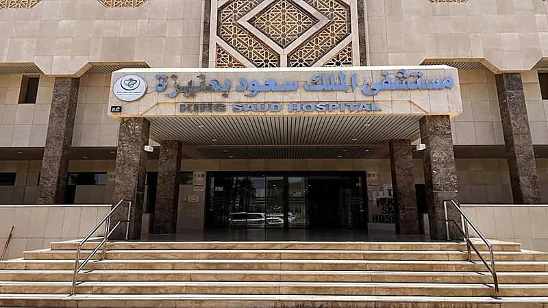 جراحة ناجحة تخلص مريضاً من الكرسي المتحرك في عنيزة