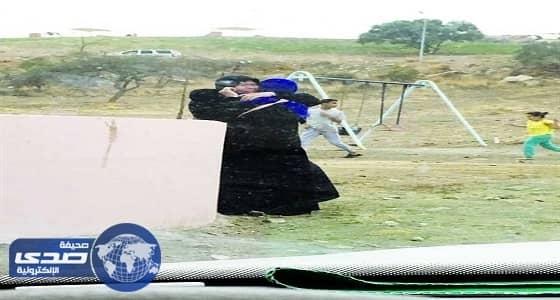 أسرتان في المملكة تجمعان خادمة أندونيسية بابنة عمها بعد فراق 35 عاما