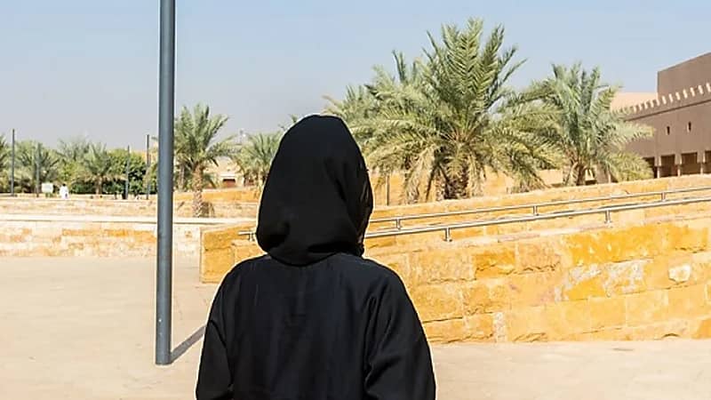 نقل ولاية فتاة معضولة إلى المحكمة