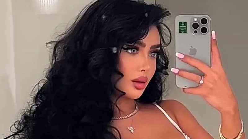 مروج الرحيلي تلفت الانتباه بفستان قصير في أحدث ظهور.. صور