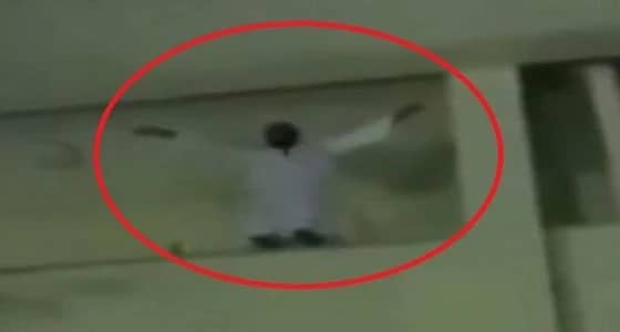 بالفيديو.. رد فعل غريب من مصري حاول الانتحار بعد سماعه أغنية شعبية