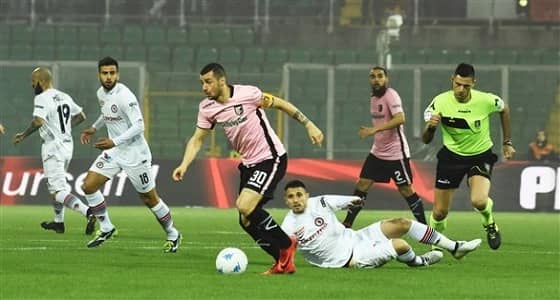 جماهير أحد الأندية الإيطالية تهاجم حكم بـ " الأيس كريم "