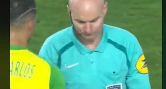 بالفيديو.. حكم يضرب لاعب فريق نانت في لقاء سان جيرمان