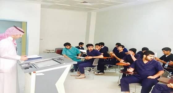 بالصور.. الصحة المدرسية وجامعة المجمعة تنفذان دورة تدريبية لطلاب وطالبات كلية التمريض