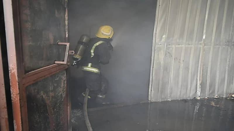 اندلاع حريق في ورشة بالرياض.. صور