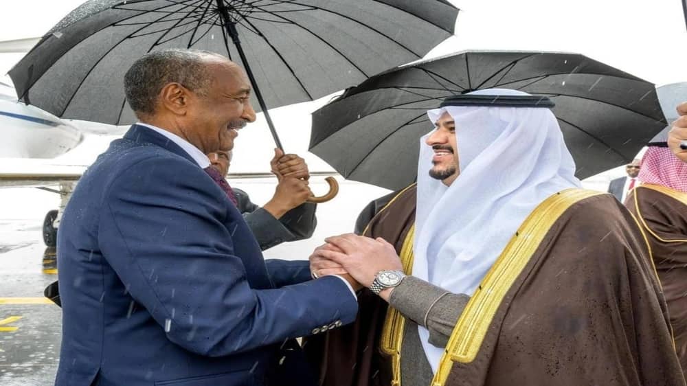رئيس مجلس السيادة الانتقالي بالسودان يصل الرياض