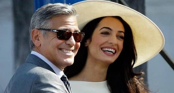 جورج وأمل كلوني يعتذران لركاب طائرة على طريقتهما