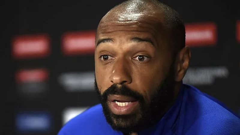 هنري يغلق صفحاته على وسائل التواصل الاجتماعي