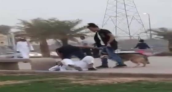 أسباب توقف مصورة مقطع "مروعي المارة بالكلاب" في ممشى المدينة المنورة