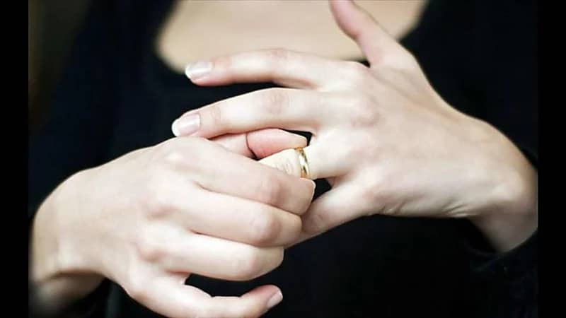 سيدة في دعوى الخلع: زوجي ضعيف الشخصية أمام والدته