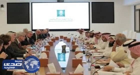 مباحثات بين وكيل التجارة الخارجية و حاكم ولاية ميسيسبي