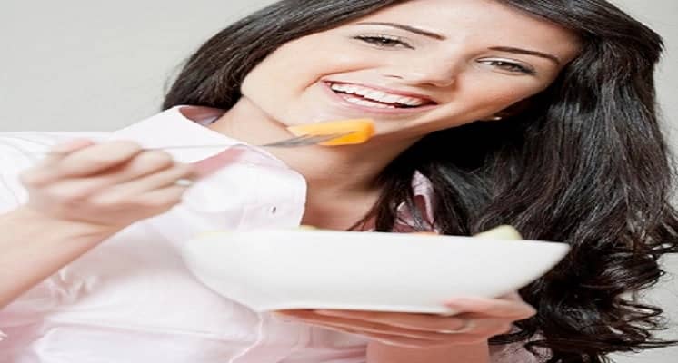 أطباء: هذه المأكولات تجنبوها عند تناول هذه الادوية