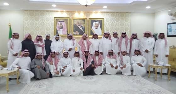 محافظ حريملاء يجتمع بلجنة شباب المحافظة