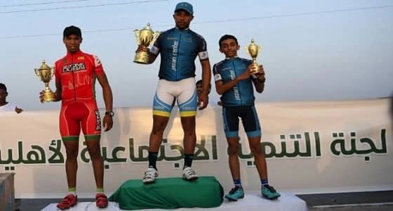 بالصور.. 80 متسابقًا في سباق للدراجات الهوائية بـ " الشقيق " في جازان