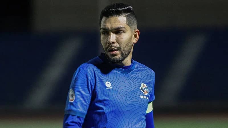 بيتروس يرحل عن نيوم