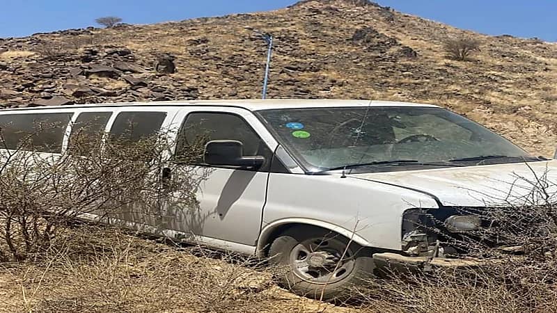 6 معلمات يتعرضن لحادث مروري بسبب لوحة إرشادية