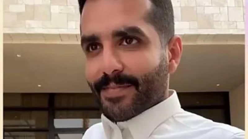 عبدالله الودعاني يُقنع والدته بالشنط التقليد من الصين.. فيديو