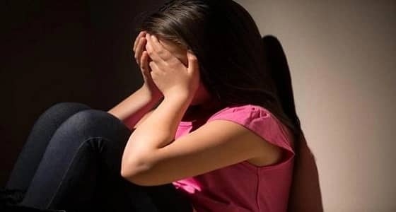 رجل قانون يعتدي جنسيًا على طفلة بطريقة شاذة