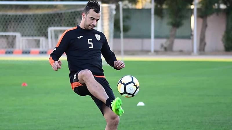 إعلامي رياضي : الشباب بعيد عن مفاوضات "العمري" والأهلي (فيديو)