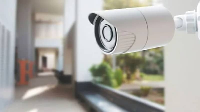 القبض على موظف ثبت كاميرات تجسس داخل حمامات النساء