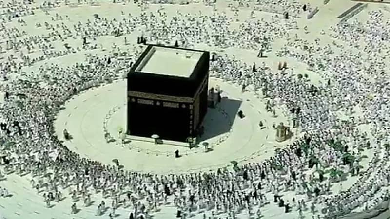 بالفيديو.. أول صلاة جمعة من المسجد الحرام دون تباعد