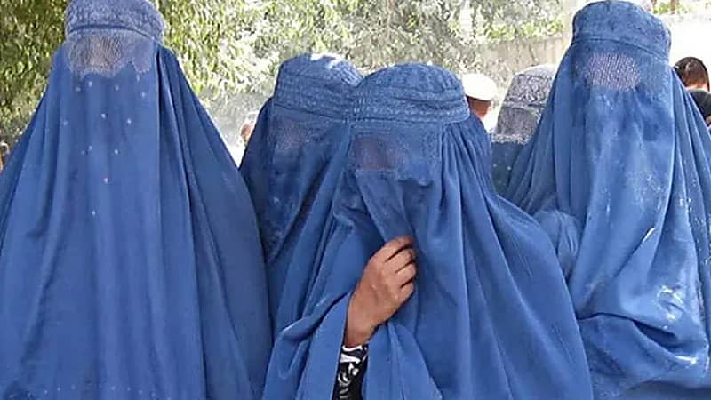 جنود أمريكان يرتدون النقاب للهروب من طالبان