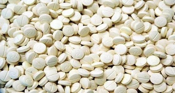 القبض على شخص استقبل 30 ألف حبة مخدرة بالحدود الشمالية