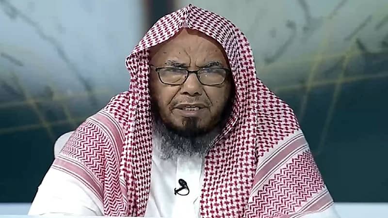 "المطلق" يوضح هل تجوز الصلاة منفردة والإمام يصلي التراويح (فيديو)